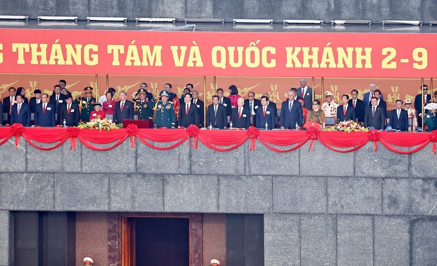 Tổng Bí thư Tô Lâm: "Không lực cản nào có thể ngăn bước dân tộc ta trường tồn và phát triển"- Ảnh 2. Tổng Bí thư Tô Lâm: "Không lực cản nào có thể ngăn bước dân tộc ta trường tồn và phát triển"- Ảnh 2.