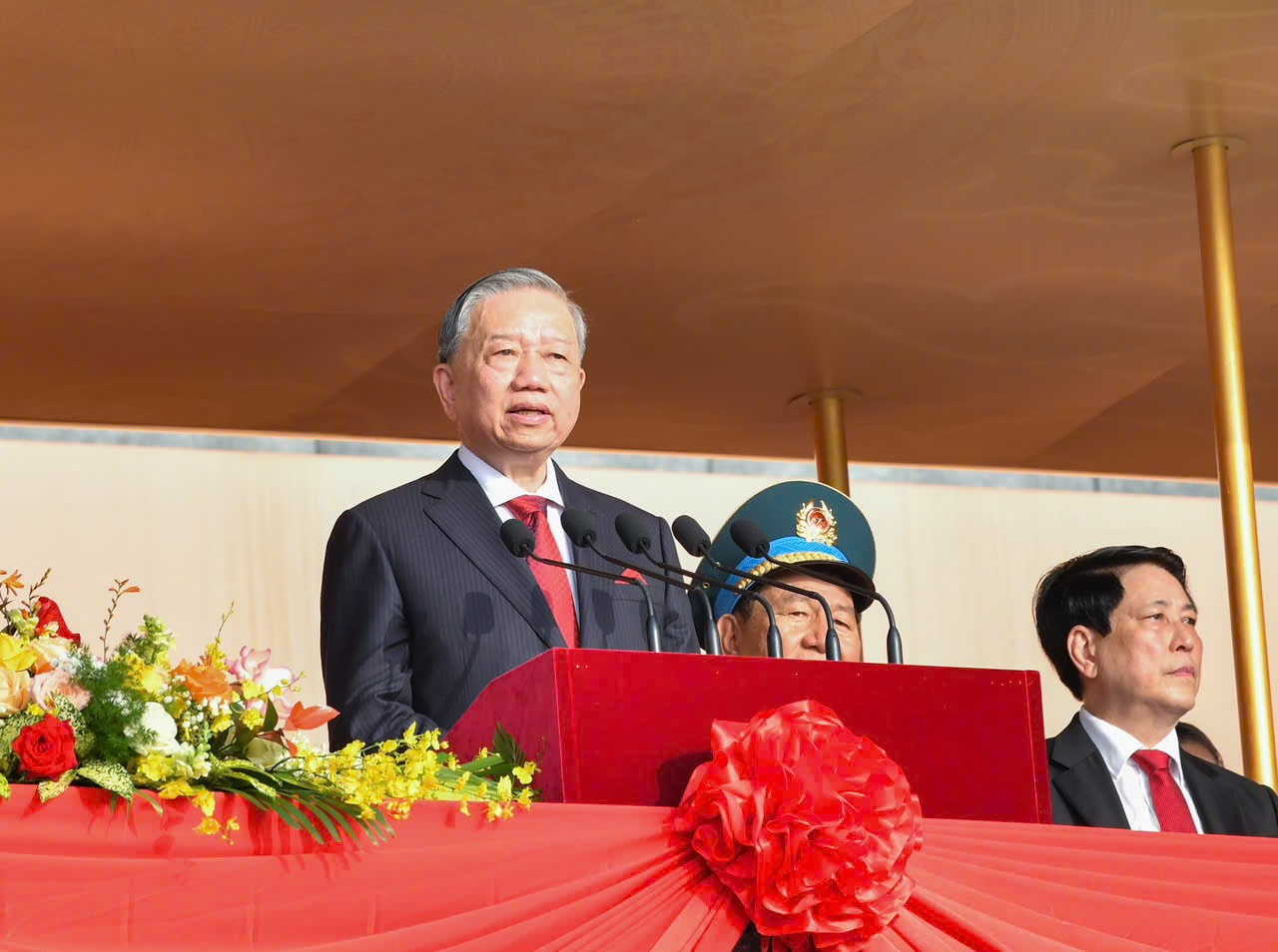 Tổng Bí thư Tô Lâm: "Không lực cản nào có thể ngăn bước dân tộc ta trường tồn và phát triển"- Ảnh 4. Tổng Bí thư Tô Lâm: "Không lực cản nào có thể ngăn bước dân tộc ta trường tồn và phát triển"- Ảnh 4.