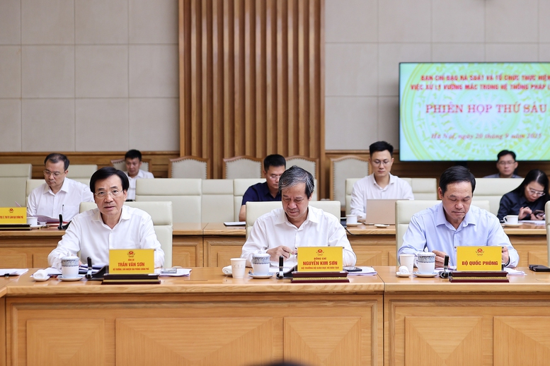 Thủ tướng: "Không thể chậm trễ hơn" trong tháo gỡ các điểm nghẽn pháp luật, chuyển trạng thái sang kiến tạo và phục vụ- Ảnh 9. Thủ tướng: "Không thể chậm trễ hơn" trong tháo gỡ các điểm nghẽn pháp luật, chuyển trạng thái sang kiến tạo và phục vụ- Ảnh 9.