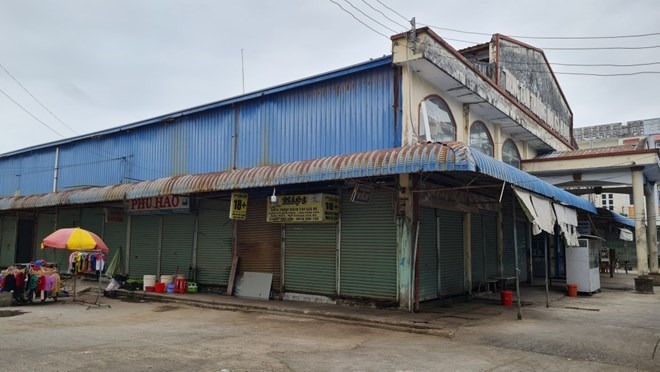 Trung tâm thương mại gần 400 ki-ốt với tuổi đời hơn 2 thập niên bị bỏ hoang nhếch nhác- Ảnh 1.
