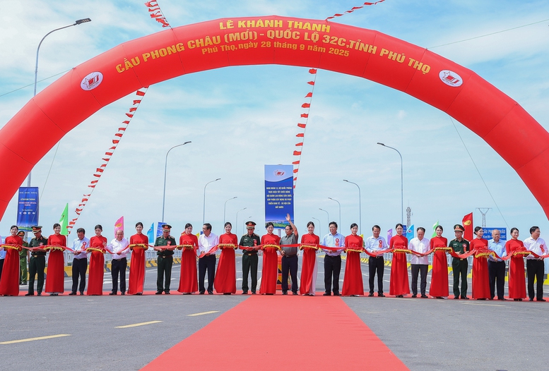 Thủ tướng: Khai thác cầu Phong Châu mới 'xứng đáng với mong mỏi và những giọt nước mắt của người dân'- Ảnh 1.