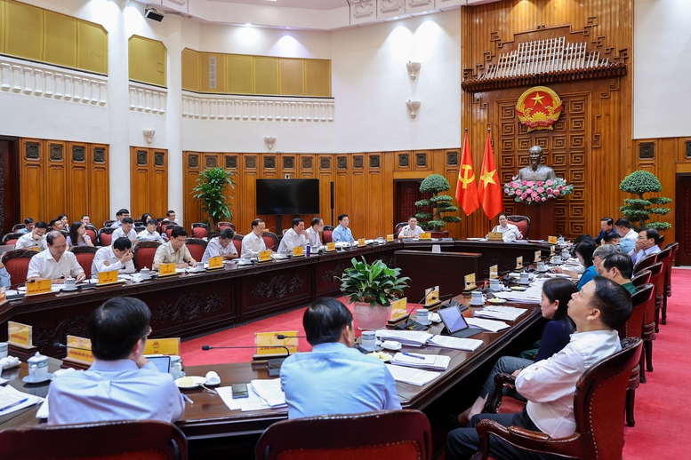Thủ tướng: Tiếp tục đổi mới tư duy, cách làm trong đầu tư công, tập trung cho các dự án "xoay chuyển tình thế"- Ảnh 3. Thủ tướng: Tiếp tục đổi mới tư duy, cách làm trong đầu tư công, tập trung cho các dự án "xoay chuyển tình thế"- Ảnh 3.