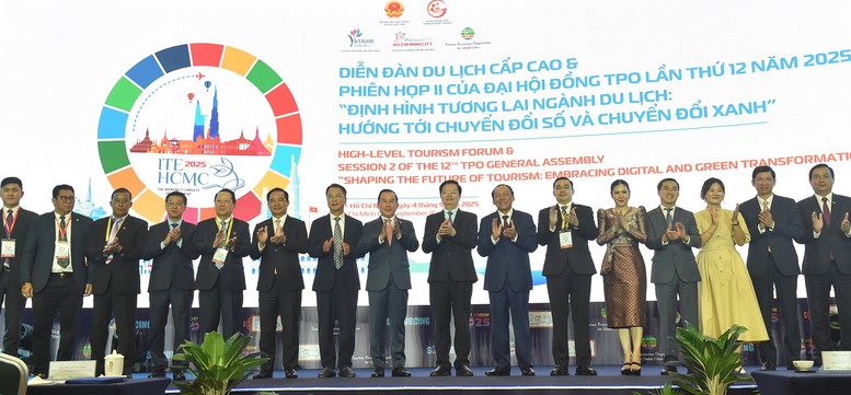 Chuyển đổi số và chuyển đổi xanh: "Chìa khóa vàng" phát triển du lịch bền vững- Ảnh 4. Chuyển đổi số và chuyển đổi xanh: "Chìa khóa vàng" phát triển du lịch bền vững- Ảnh 4.
