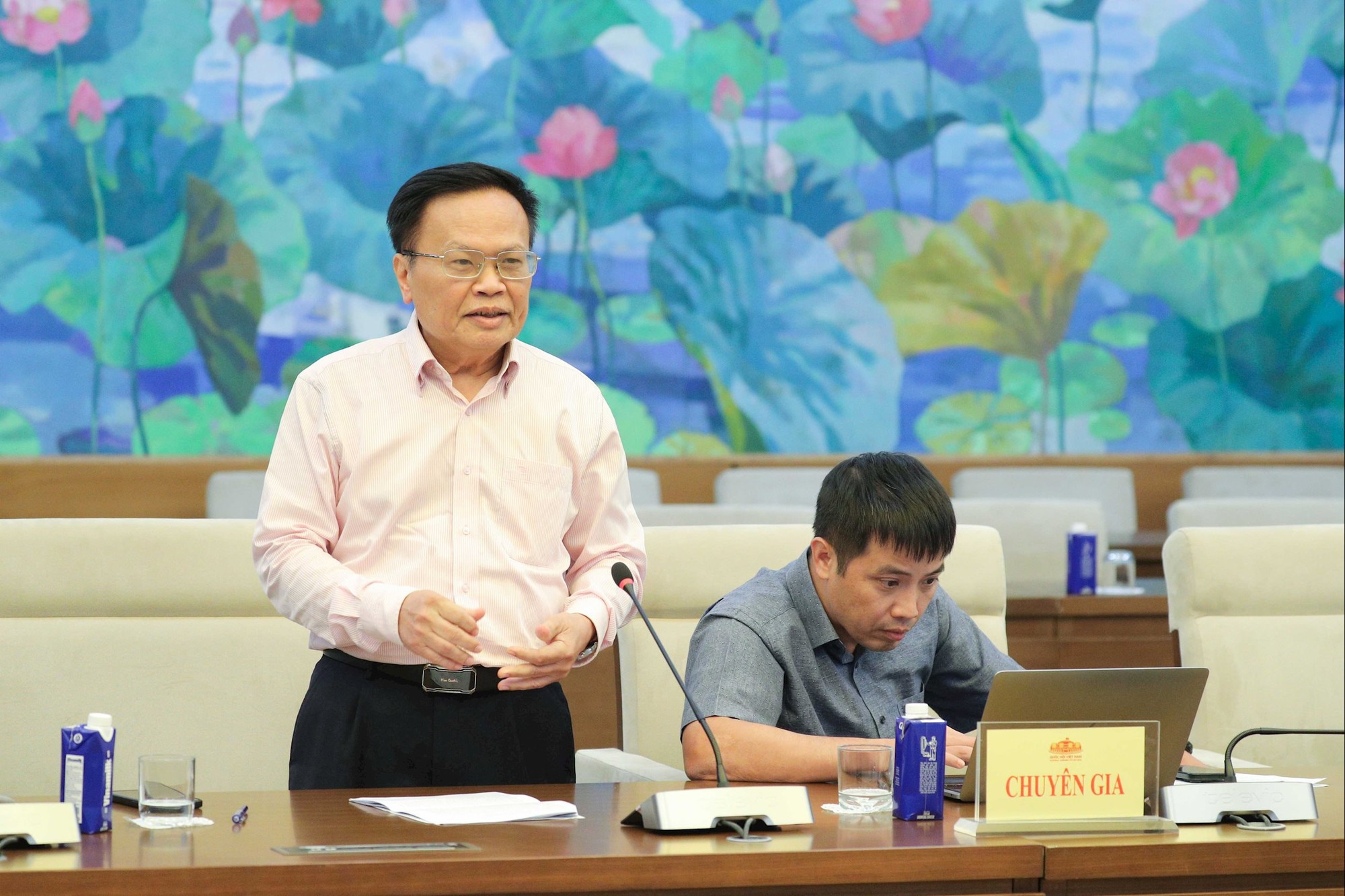 Toạ đàm tham vấn ý kiến chuyên gia về tình hình kinh tế - xã hội- Ảnh 7. Toạ đàm tham vấn ý kiến chuyên gia về tình hình kinh tế - xã hội- Ảnh 7.