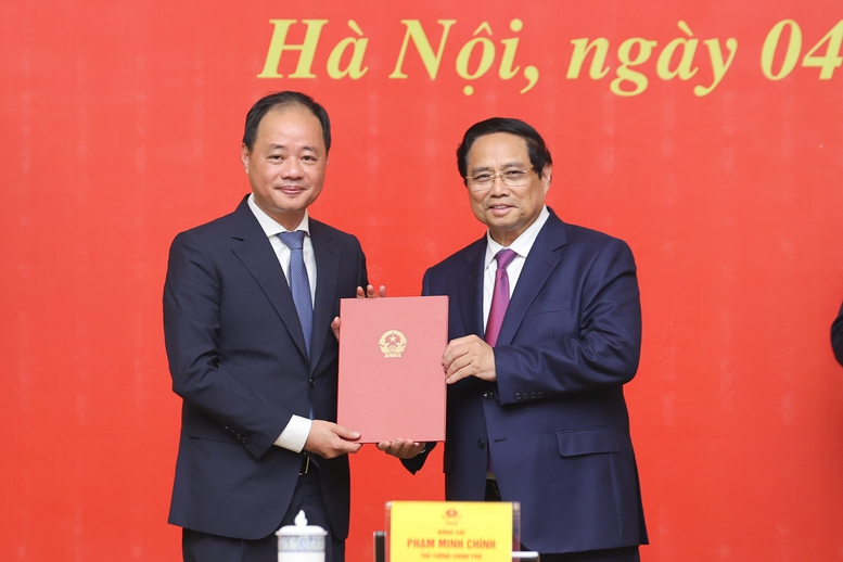 Thủ tướng trao quyết định bổ nhiệm lãnh đạo 8 bộ, cơ quan- Ảnh 9. Thủ tướng trao quyết định bổ nhiệm lãnh đạo 8 bộ, cơ quan- Ảnh 9.
