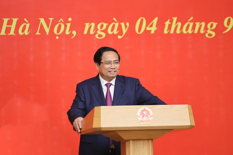 Thủ tướng trao quyết định bổ nhiệm lãnh đạo 8 bộ, cơ quan- Ảnh 12. Thủ tướng trao quyết định bổ nhiệm lãnh đạo 8 bộ, cơ quan- Ảnh 12.