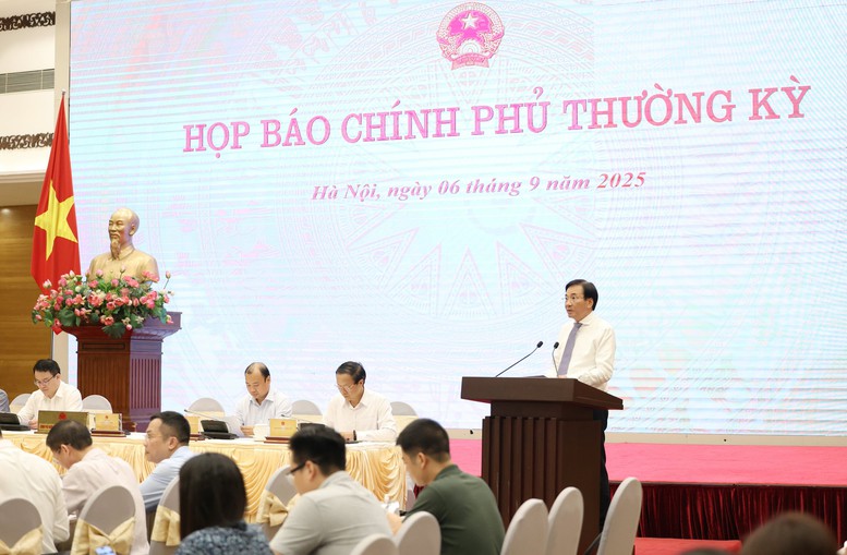 Họp báo Chính phủ thường kỳ tháng 8: KTXH tiếp tục xu hướng tích cực trên hầu hết các lĩnh vực- Ảnh 3. Họp báo Chính phủ thường kỳ tháng 8: KTXH tiếp tục xu hướng tích cực trên hầu hết các lĩnh vực- Ảnh 3.