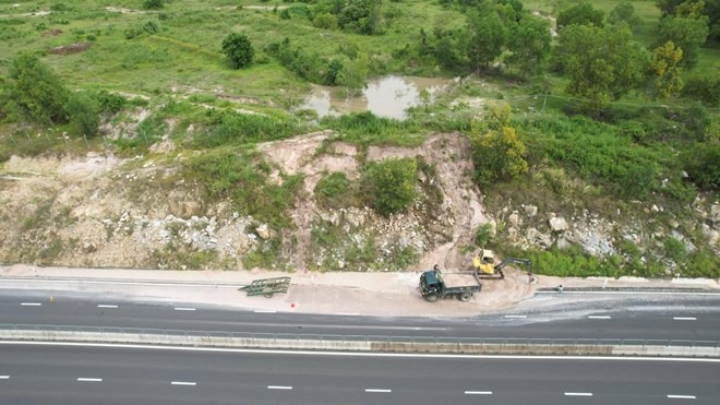Tuyến cao tốc gần 11.000 tỷ mới khai thác 3 năm bất ngờ gặp sự cố- Ảnh 3. Tuyến cao tốc gần 11.000 tỷ mới khai thác 3 năm bất ngờ gặp sự cố- Ảnh 3.