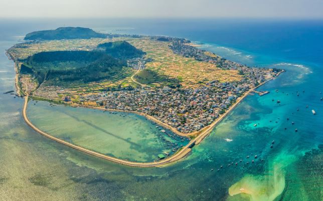 Việt Nam sẽ có thêm sân bay mới, tọa lạc tại đảo duy nhất cả nước từng có 5 ngọn núi lửa- Ảnh 1. Việt Nam sẽ có thêm sân bay mới, tọa lạc tại đảo duy nhất cả nước từng có 5 ngọn núi lửa- Ảnh 1.