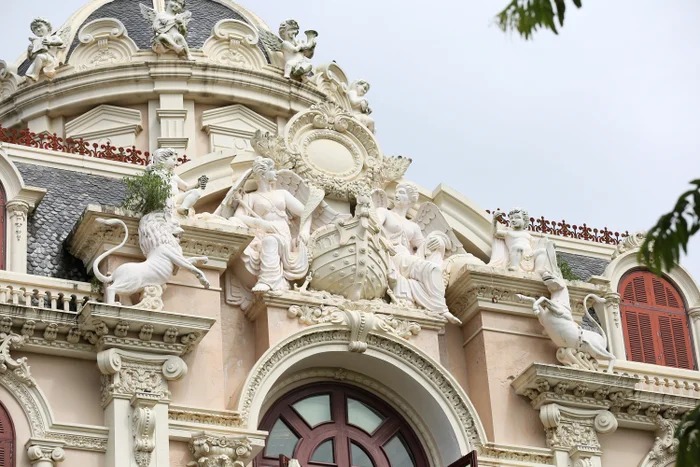 Tòa lâu đài 'bạch ngọc' gần 50 tỷ mang đậm phong cách Hy Lạp ở Việt Nam: Gỗ lát sàn dày đến 12cm, xây gần 10 năm mới hoàn thành- Ảnh 5.