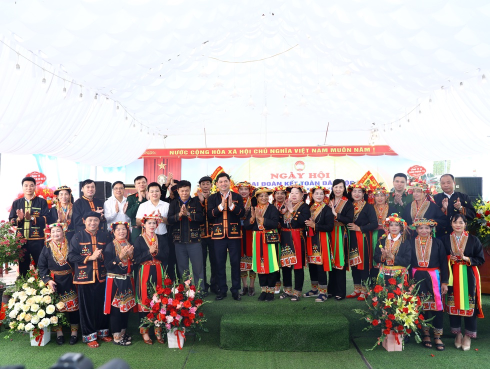 Xây dựng Bắc Ninh phát triển nhanh, bền vững, trở thành thành phố trực thuộc Trung ương trước 2030
- Ảnh 2. Xây dựng Bắc Ninh phát triển nhanh, bền vững, trở thành thành phố trực thuộc Trung ương trước 2030
- Ảnh 2.