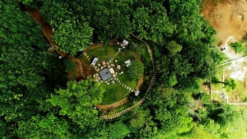 Huyệt đạo linh thiêng bậc nhất Việt Nam trên đỉnh núi cao nhất vùng dừng đón khách - Ảnh 2.