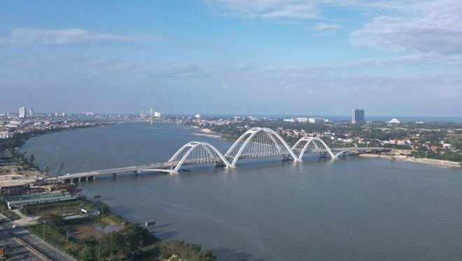 Sắp hoàn thiện cây cầu 1.300 tỷ bắc qua dòng sông lịch sử của miền Trung- Ảnh 2.