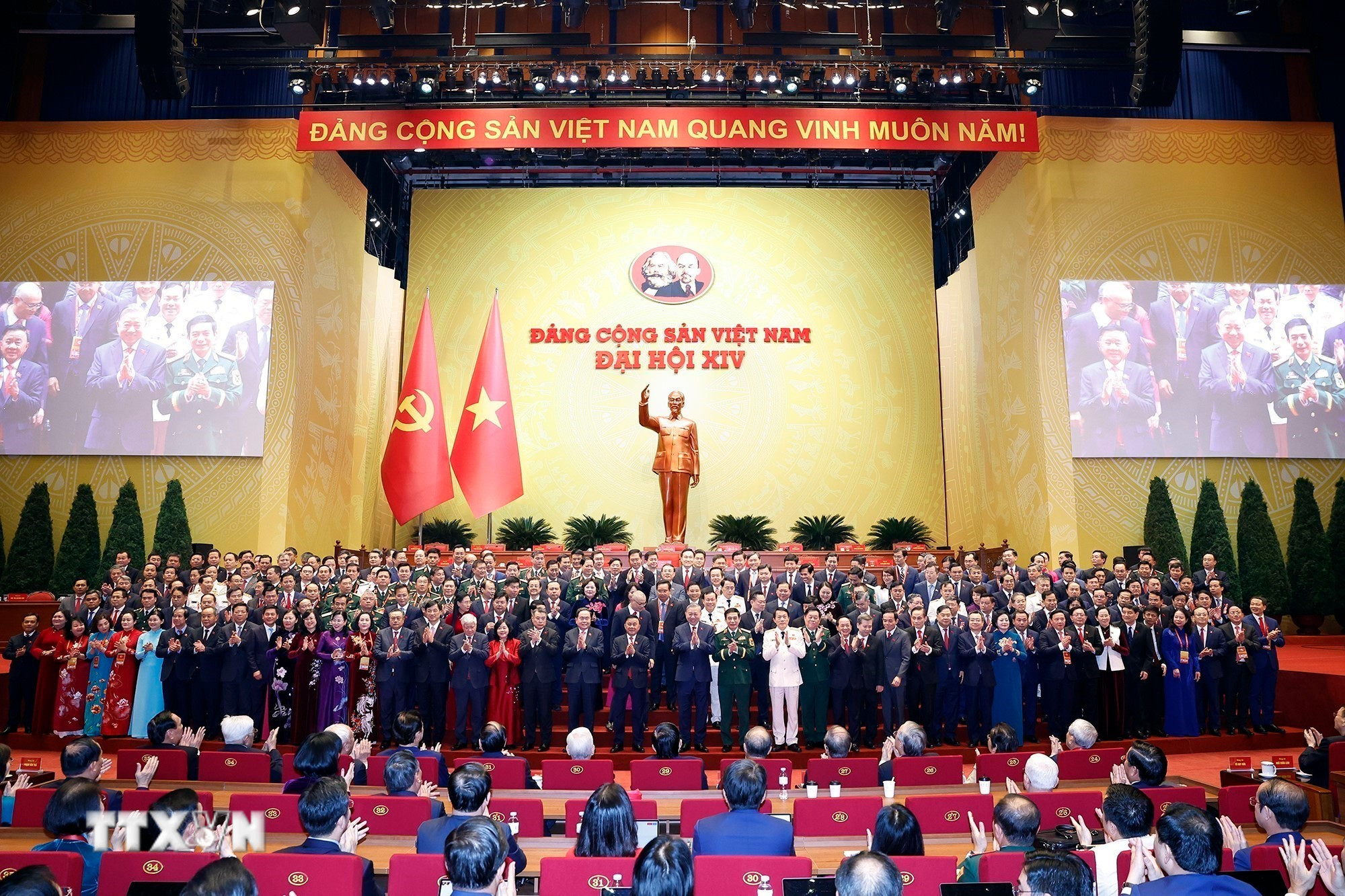 Diễn văn phát biểu của Tổng Bí thư Tô Lâm tại Bế mạc Đại hội đại biểu toàn quốc lần thứ XIV của Đảng- Ảnh 4. Diễn văn phát biểu của Tổng Bí thư Tô Lâm tại Bế mạc Đại hội đại biểu toàn quốc lần thứ XIV của Đảng- Ảnh 4.