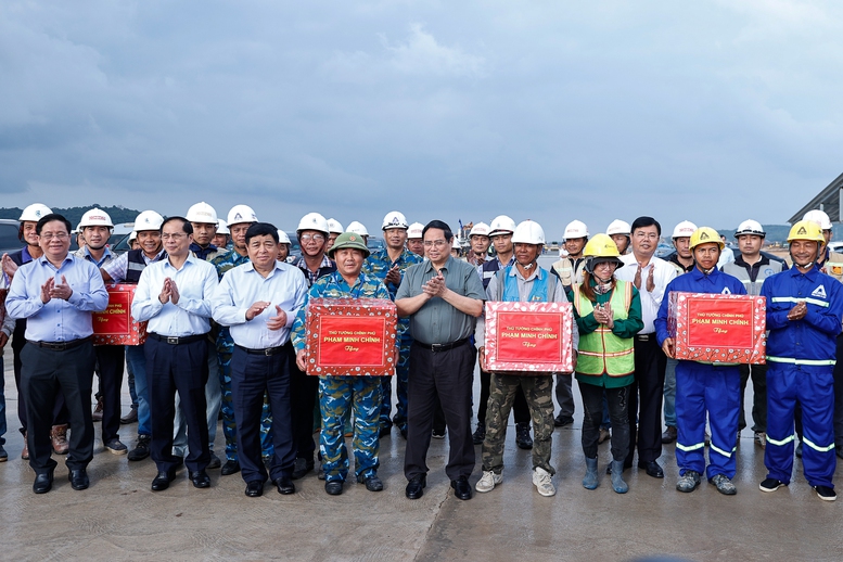 Thủ tướng: "Không lãng phí một ngày" trong triển khai các dự án phục vụ APEC tại Phú Quốc- Ảnh 6.