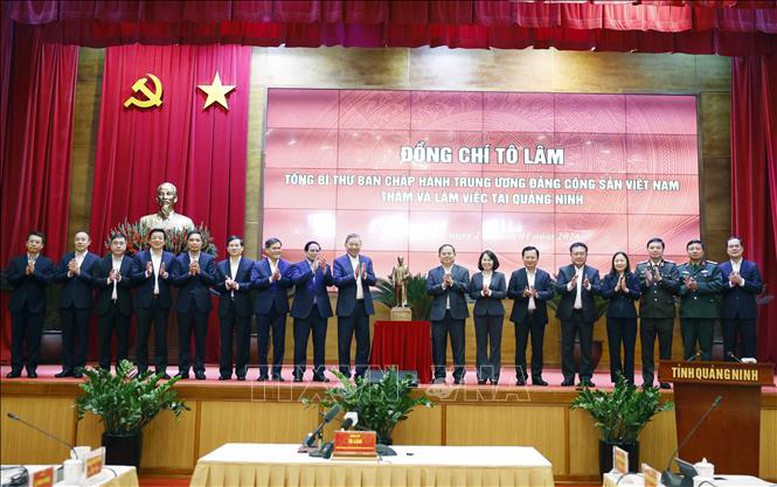 Tổng Bí thư Tô Lâm: Quảng Ninh từng bước trở thành hình mẫu phát triển xanh, hiện đại, sáng tạo và hội nhập quốc tế- Ảnh 4. Tổng Bí thư Tô Lâm: Quảng Ninh từng bước trở thành hình mẫu phát triển xanh, hiện đại, sáng tạo và hội nhập quốc tế- Ảnh 4.