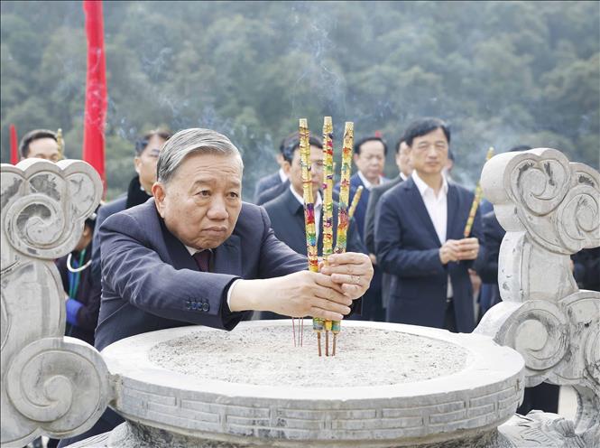 Tổng Bí thư dự Chương trình kỷ niệm 85 năm Ngày Bác Hồ về nước- Ảnh 7. Tổng Bí thư dự Chương trình kỷ niệm 85 năm Ngày Bác Hồ về nước- Ảnh 7.