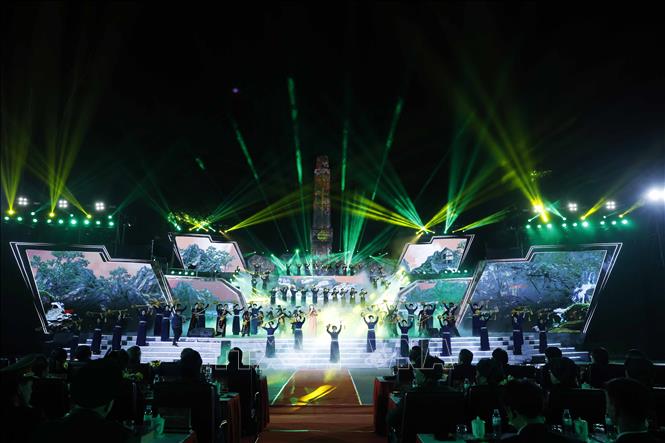 Tổng Bí thư dự Chương trình kỷ niệm 85 năm Ngày Bác Hồ về nước- Ảnh 6. Tổng Bí thư dự Chương trình kỷ niệm 85 năm Ngày Bác Hồ về nước- Ảnh 6.