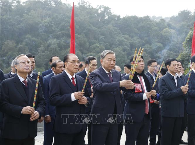 Tổng Bí thư Tô Lâm dâng hương tại Khu Di tích quốc gia đặc biệt Pác Bó- Ảnh 1. Tổng Bí thư Tô Lâm dâng hương tại Khu Di tích quốc gia đặc biệt Pác Bó- Ảnh 1.