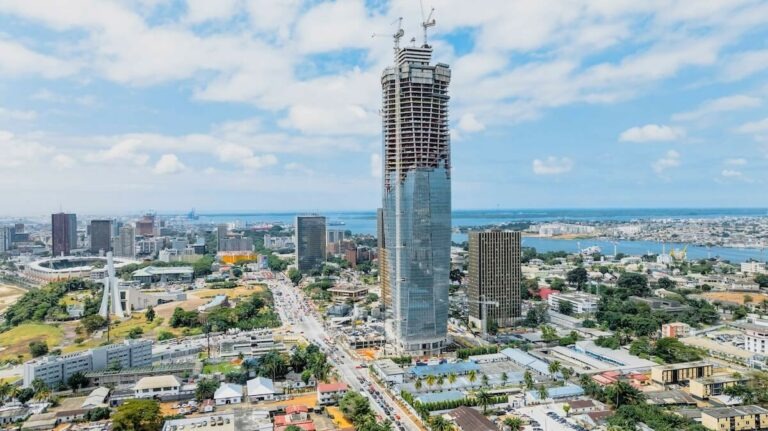 Sắp hoàn thiện tòa nhà chọc trời 400m cao bậc nhất thế giới, là biểu tượng mới của cả một châu lục- Ảnh 2. Sắp hoàn thiện tòa nhà chọc trời 400m cao bậc nhất thế giới, là biểu tượng mới của cả một châu lục- Ảnh 2.