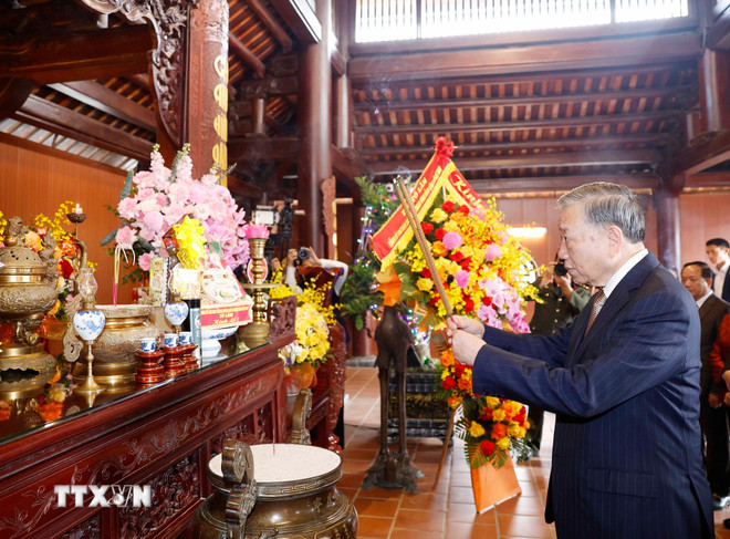 Tổng Bí thư Tô Lâm dâng hương tưởng niệm Chủ tịch Hồ Chí Minh tại Nghệ An- Ảnh 3.