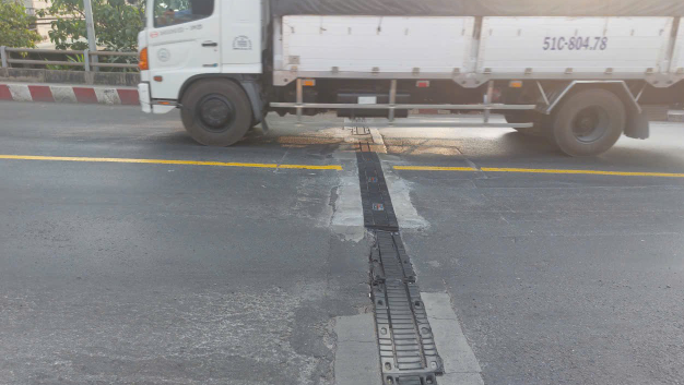 Một cây cầu trọng yếu tại TP. HCM bị cảnh báo mất an toàn- Ảnh 1.