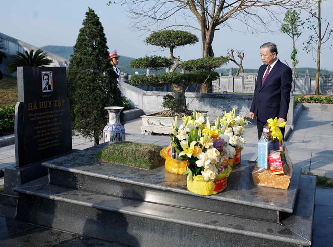 Tổng Bí thư Tô Lâm dâng hương tưởng niệm các Tổng Bí thư Trần Phú và Hà Huy Tập- Ảnh 2.