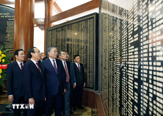 Tổng Bí thư Tô Lâm dâng hương tưởng niệm các Tổng Bí thư Trần Phú và Hà Huy Tập- Ảnh 3.