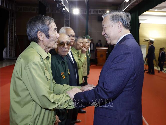 Tổng Bí thư Tô Lâm: Tiếp tục đoàn kết, quyết tâm hành động, xây dựng Điện Biên phát triển nhanh, bền vững hơn- Ảnh 2. Tổng Bí thư Tô Lâm: Tiếp tục đoàn kết, quyết tâm hành động, xây dựng Điện Biên phát triển nhanh, bền vững hơn- Ảnh 2.