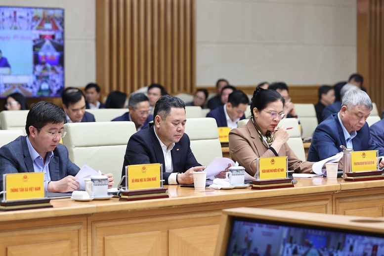 Thủ tướng: Đẩy mạnh giải ngân gần 1 triệu tỷ đồng vốn đầu tư công ngay từ đầu năm 2026- Ảnh 3.