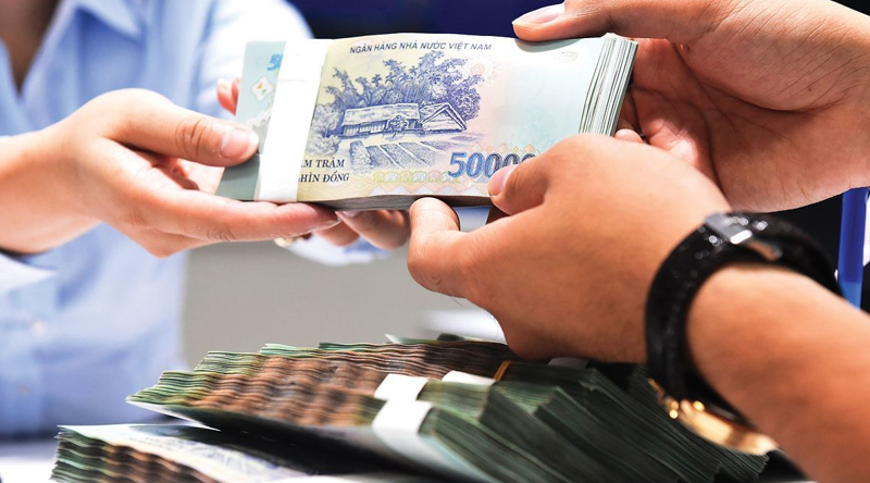 Ngân hàng đua hạ lãi vay mua nhà, người đầu tư vẫn sợ "bẫy" thả nổi - Ảnh 2.