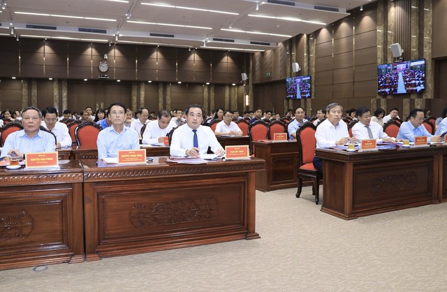 Bí thư Thành ủy Hà Nội yêu cầu khắc phục tình trạng sách nhiễu trong giải quyết thủ tục hành chính - Ảnh 2.