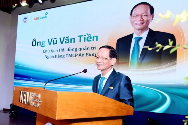 ABBank và Đại học Kinh tế Quốc dân ký thỏa thuận hợp tác, trao Quỹ học bổng Tài năng 10 tỷ đồng - Ảnh 3.