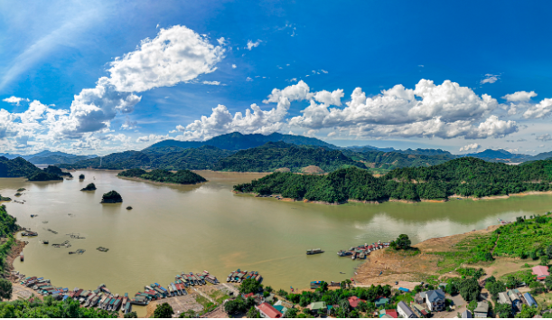 Hồ nước nhân tạo lớn nhất Việt Nam dài 230km, có nhà máy thủy điện lớn nhất Đông Nam Á- Ảnh 1. Hồ nước nhân tạo lớn nhất Việt Nam dài 230km, có nhà máy thủy điện lớn nhất Đông Nam Á- Ảnh 1.