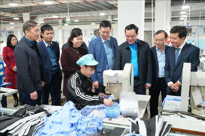 Thủ tướng chỉ đạo chăm lo,&nbsp;hỗ trợ nhân dân đón Tết Nguyên đán&nbsp;vui tươi, an toàn, tiết kiệm- Ảnh 1.