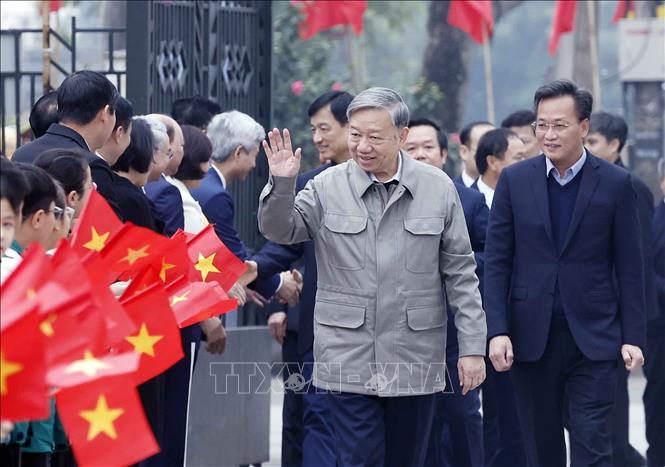 Tổng Bí thư Tô Lâm dâng hương tưởng niệm các đồng chí lãnh đạo tiền bối- Ảnh 5.