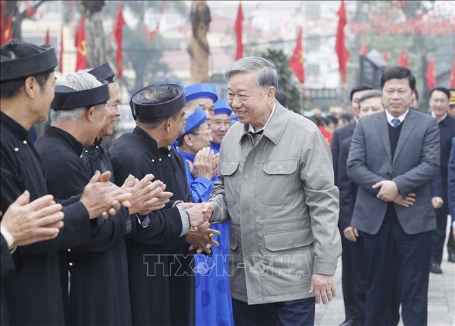 Tổng Bí thư Tô Lâm dâng hương tưởng niệm các đồng chí lãnh đạo tiền bối- Ảnh 6.