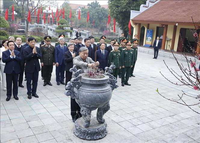 Tổng Bí thư Tô Lâm dâng hương tưởng niệm các đồng chí lãnh đạo tiền bối- Ảnh 8.