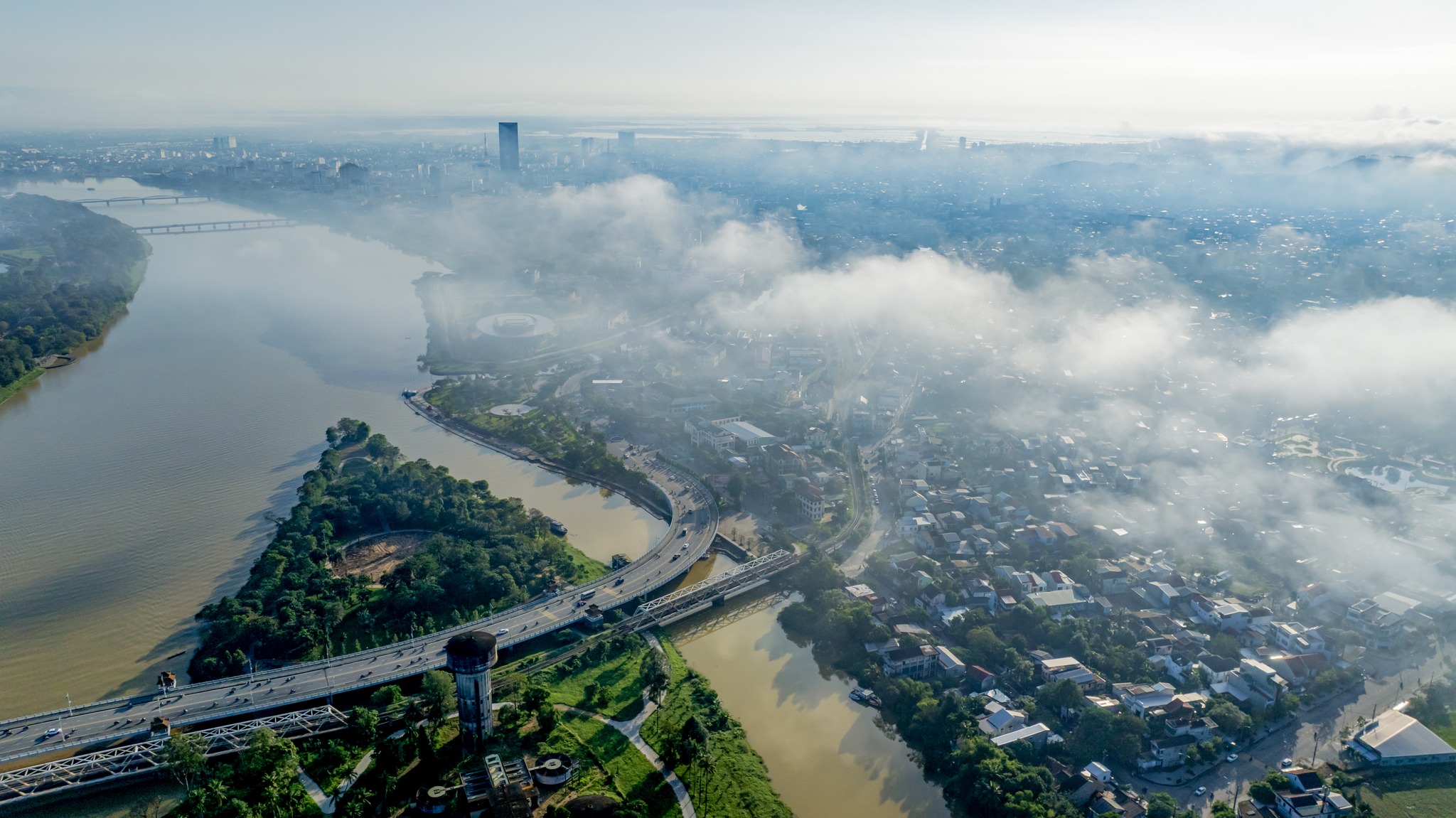 Dòng chảy đô thị Huế: Bên kia lối mới bên này kiểu xưa- Ảnh 5. Dòng chảy đô thị Huế: Bên kia lối mới bên này kiểu xưa- Ảnh 5.