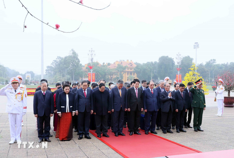 Lãnh đạo Đảng, Nhà nước vào Lăng viếng Bác nhân dịp Tết Nguyên đán Bính Ngọ- Ảnh 1.