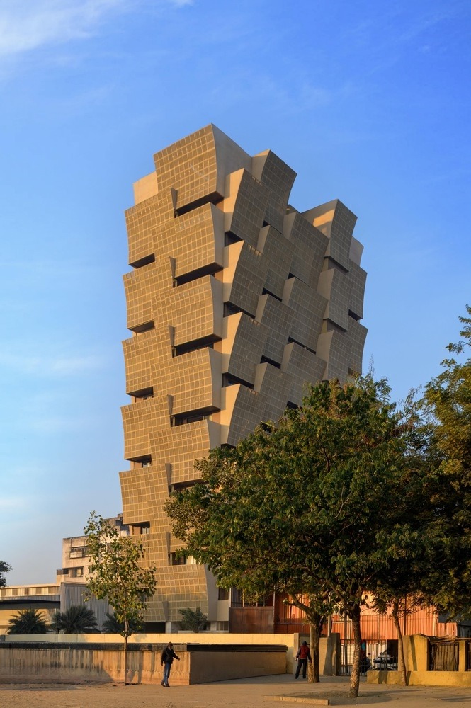 Tòa nhà 12 tầng giữa ‘chảo lửa’ châu Á: Thiết kế cong giúp chống nắng suốt 8 tháng/năm- Ảnh 3.