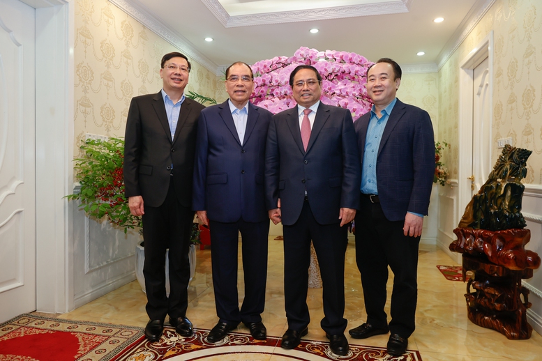 Thủ tướng Phạm Minh Chính thăm nguyên lãnh đạo Đảng, Nhà nước và dâng hương tưởng nhớ các đồng chí cố lãnh đạo- Ảnh 2.