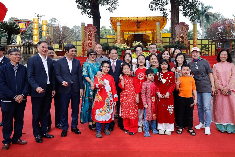 Thủ tướng Phạm Minh Chính dâng hương tại Hoàng thành Thăng Long- Ảnh 4.