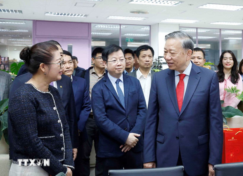 Tổng Bí thư Tô Lâm thăm, chúc Tết cán bộ, phóng viên VTV và VOV- Ảnh 1.