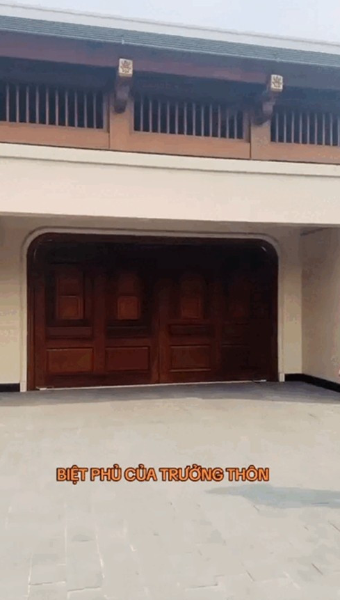 Cận cảnh siêu biệt phủ bề thế của trưởng thôn trẻ giàu nhất Việt Nam- Ảnh 2. Cận cảnh siêu biệt phủ bề thế của trưởng thôn trẻ giàu nhất Việt Nam- Ảnh 2.