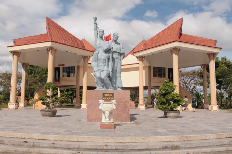 Di tích lịch sử Nhà ngục Kon Tum, phường Kon Tum, tỉnh Quảng Ngãi. Nguồn ảnh: Báo Chính phủ Di tích lịch sử Nhà ngục Kon Tum, phường Kon Tum, tỉnh Quảng Ngãi. Nguồn ảnh: Báo Chính phủ