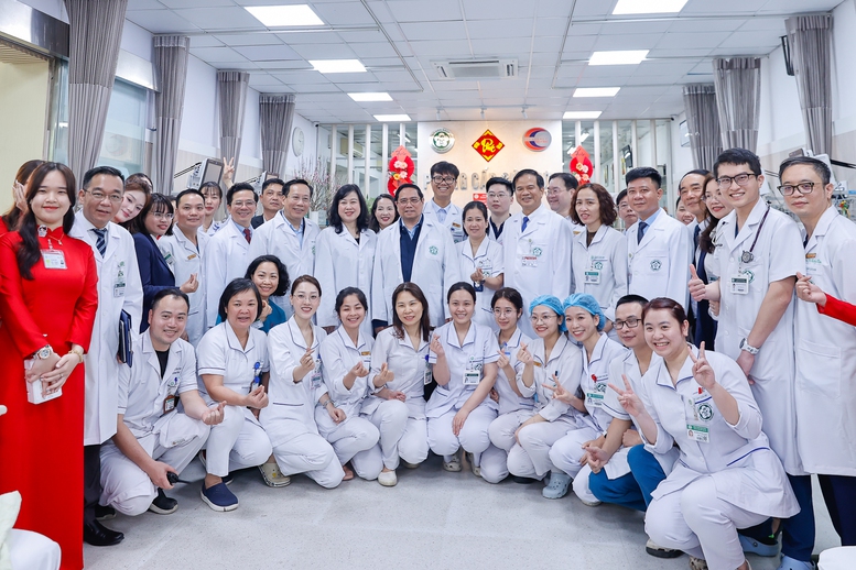 Thủ tướng: Phát huy vai trò các bệnh viện tuyến cuối 'giành giật sự sống, là hy vọng lớn nhất của người bệnh'- Ảnh 13.