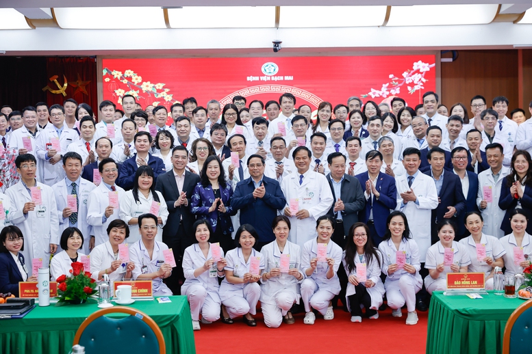 Thủ tướng: Phát huy vai trò các bệnh viện tuyến cuối 'giành giật sự sống, là hy vọng lớn nhất của người bệnh'- Ảnh 7.