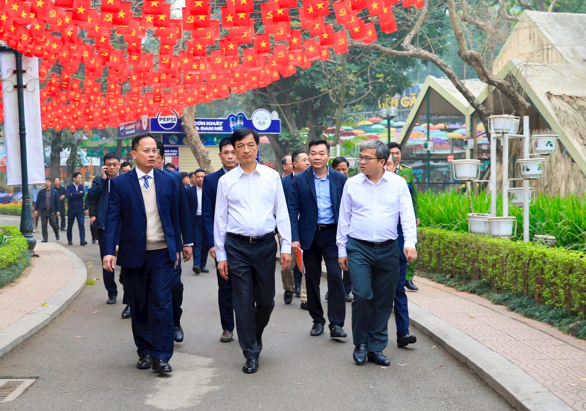 Ủy viên Bộ Chính trị, Bí thư Thành ủy Hà Nội Nguyễn Duy Ngọc: Thủ đô Hà Nội văn hiến và anh hùng - Khẳng định bản lĩnh, trí tuệ, tầm vóc trong kỷ nguyên mới- Ảnh 13.