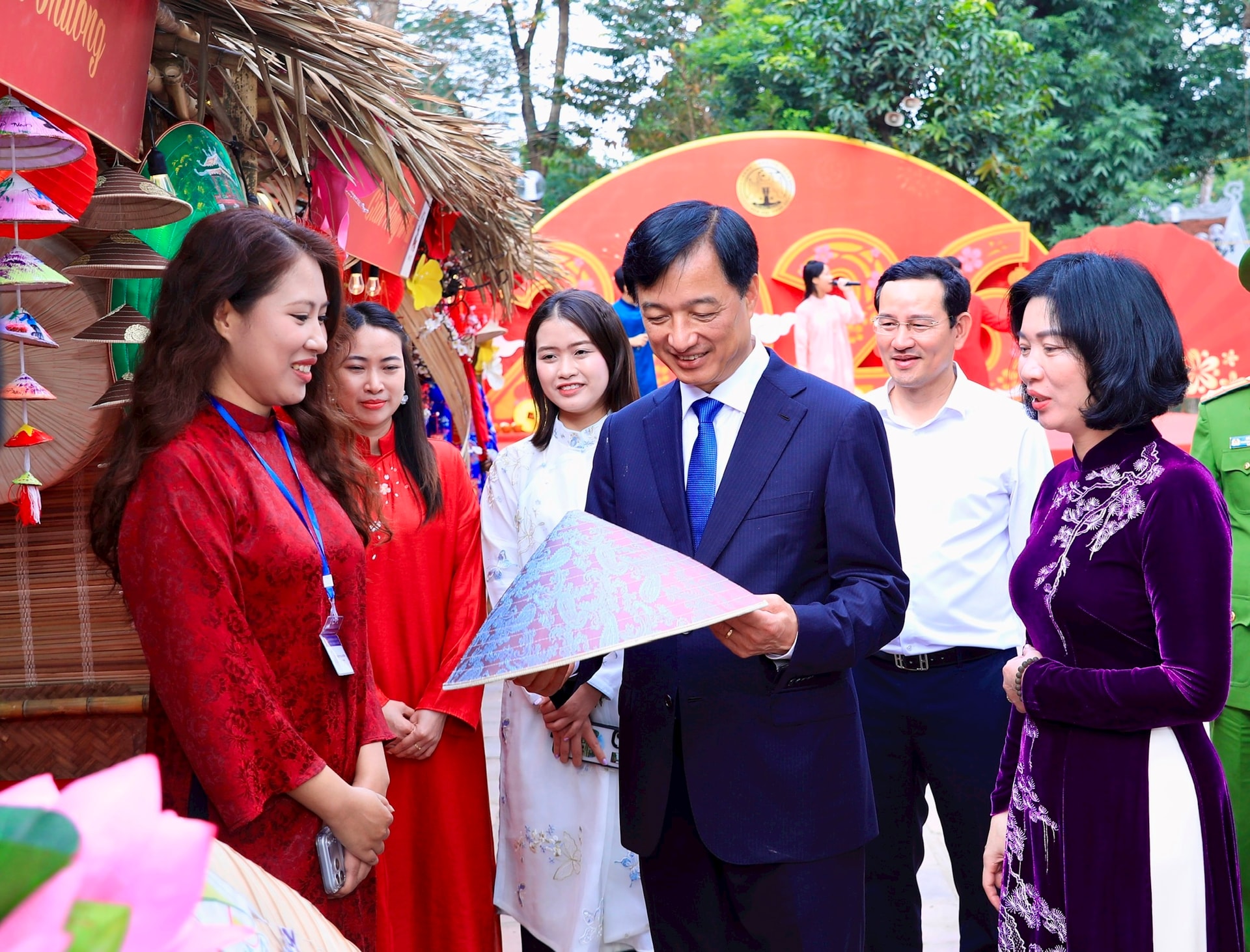 Ủy viên Bộ Chính trị, Bí thư Thành ủy Hà Nội Nguyễn Duy Ngọc: Thủ đô Hà Nội văn hiến và anh hùng - Khẳng định bản lĩnh, trí tuệ, tầm vóc trong kỷ nguyên mới- Ảnh 18.